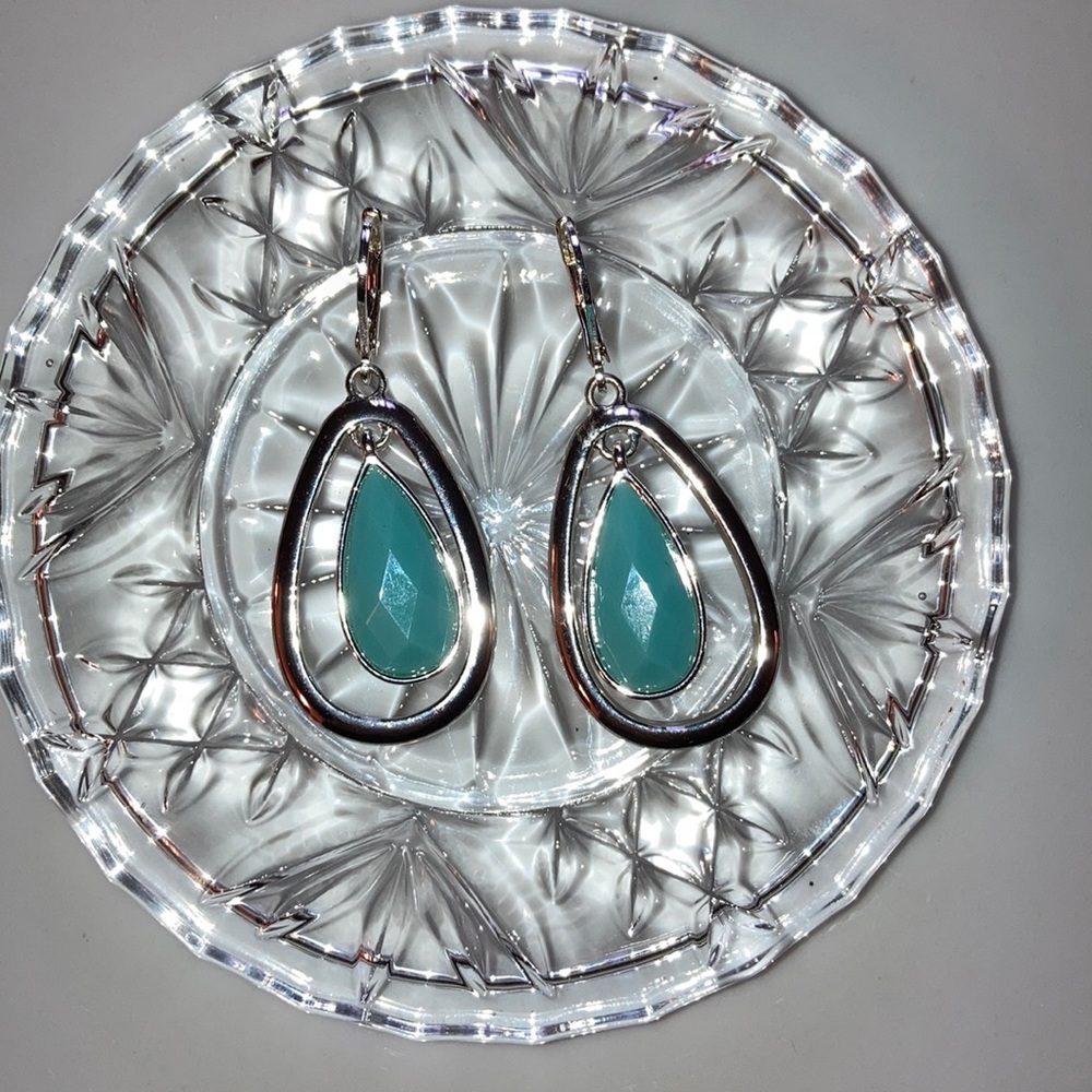 ⬆️ SOLD Anne Klein blue turquoise Stone Earrings.